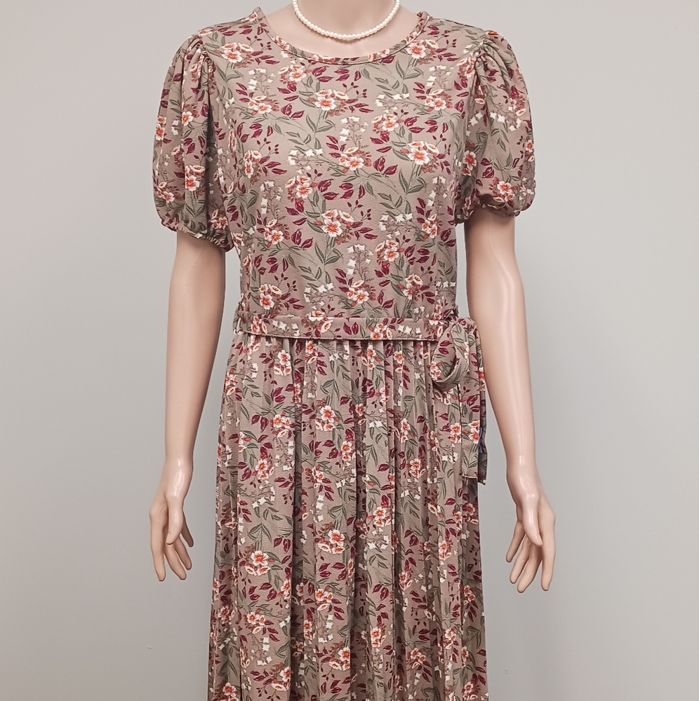 Lark Gray Dress Fits Medium Pleated Floral Print Dress